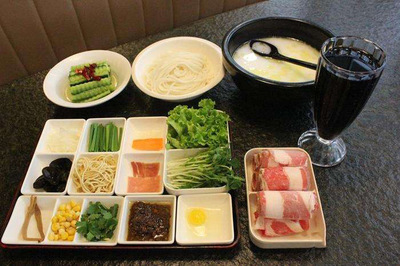 鵲橋緣過(guò)橋米線加盟 一店多買特色美食產(chǎn)品輕松打動(dòng)人心